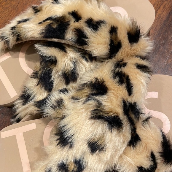 Toms manmade material fur slippers (sz 7) - Picture 5 of 5